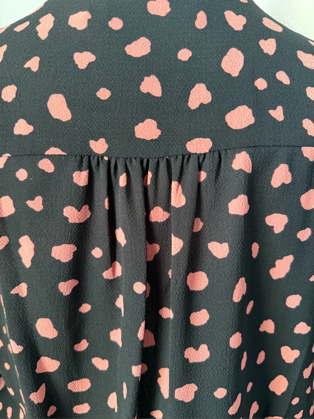 All In Favor Pink Black Abstract Spot Surplice Wrap Blouse Smocked Back S/M - Picture 5 of 10